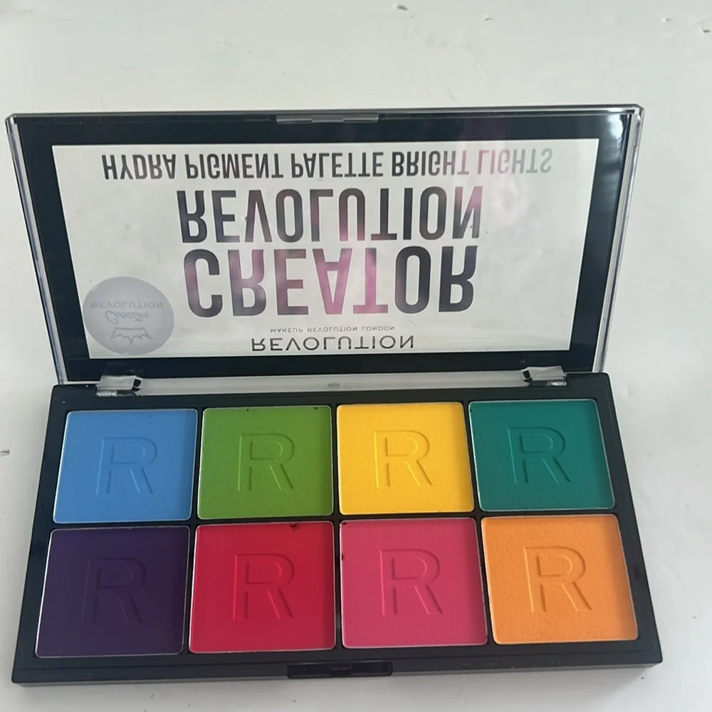 Revolution‎ Creator Hydra Pigment Palette Bright lights water activate.